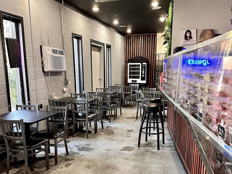 Sparkles Burger & Daiquri interior
